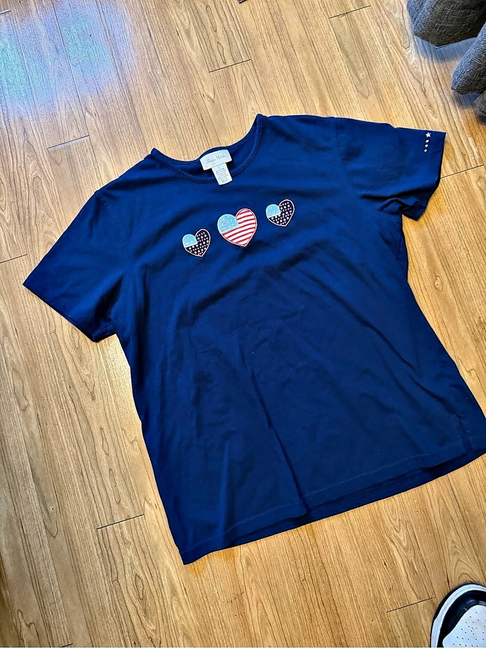 Studio Works Women's Graphic Tee Size Large in Blue & Red